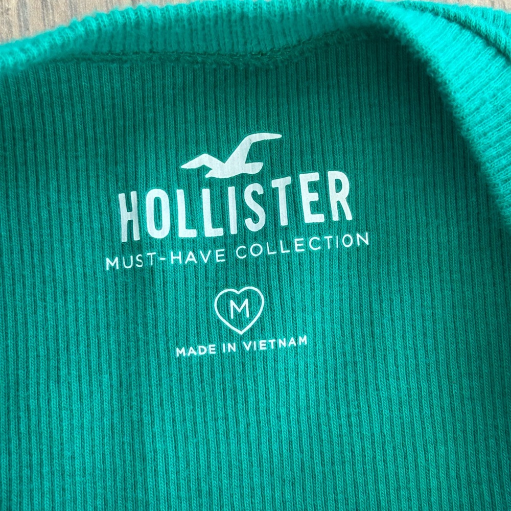 Hollister Ribbed Green Crop Top - Picture 3 of 3